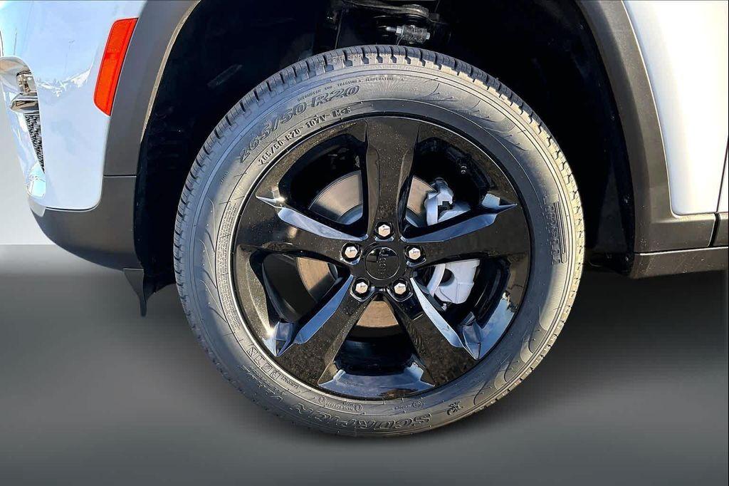 new 2025 Jeep Grand Cherokee car, priced at $43,675