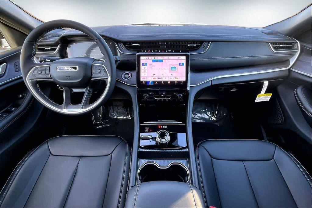 new 2025 Jeep Grand Cherokee car, priced at $43,675