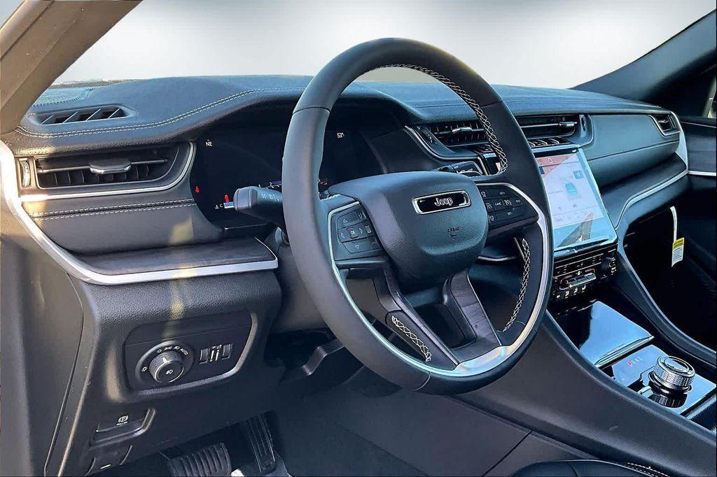 new 2025 Jeep Grand Cherokee car, priced at $43,675