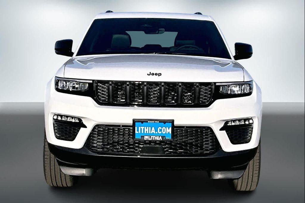 new 2025 Jeep Grand Cherokee car, priced at $43,675
