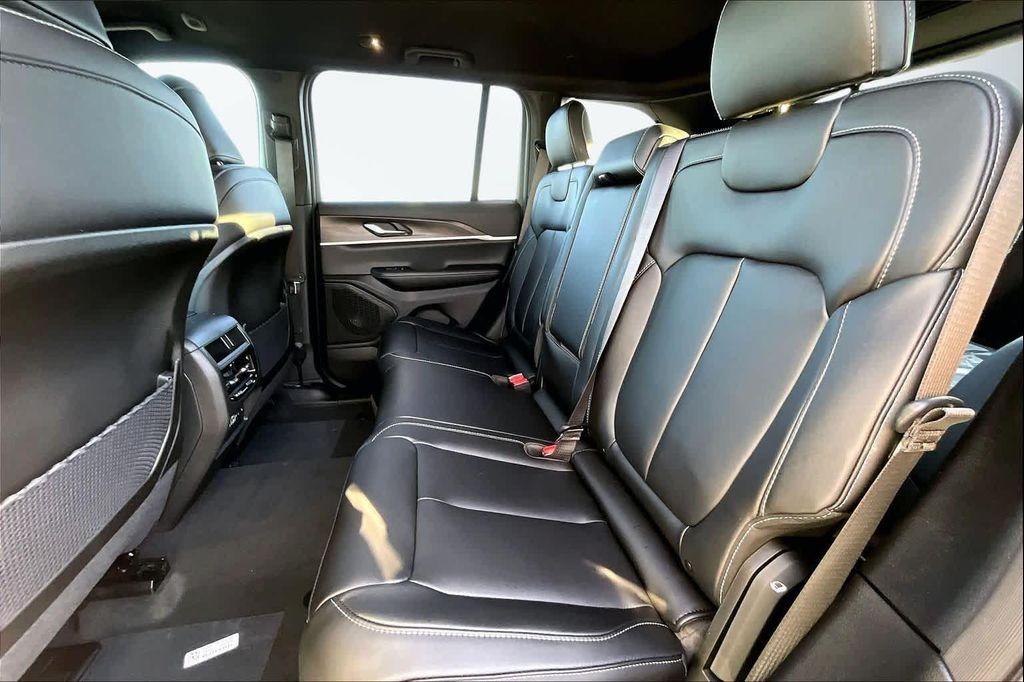 new 2025 Jeep Grand Cherokee car, priced at $43,675