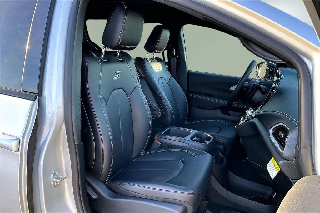 new 2026 Chrysler Pacifica car, priced at $49,315