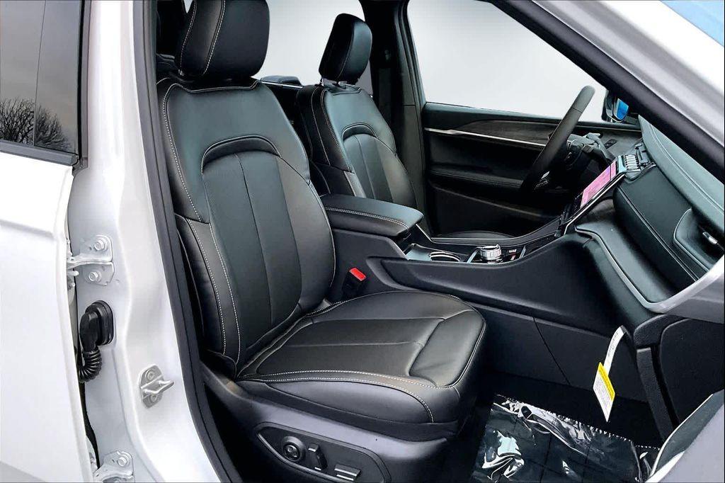 new 2025 Jeep Grand Cherokee L car, priced at $52,040