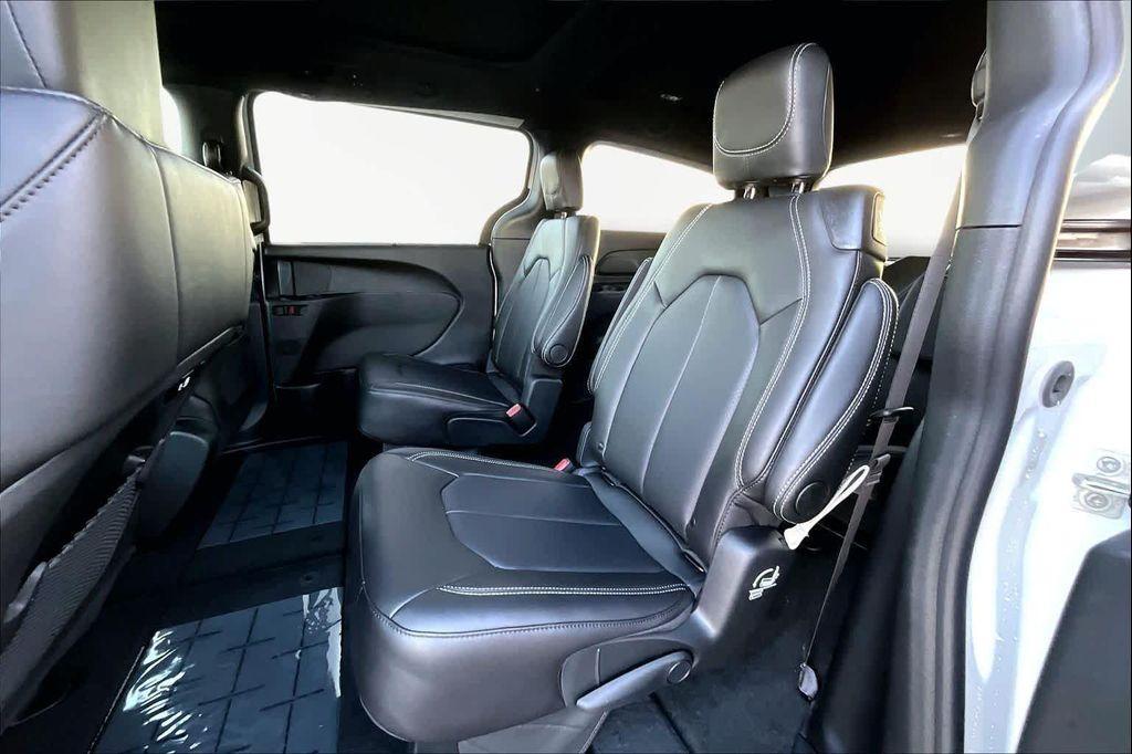 new 2026 Chrysler Pacifica car, priced at $46,010