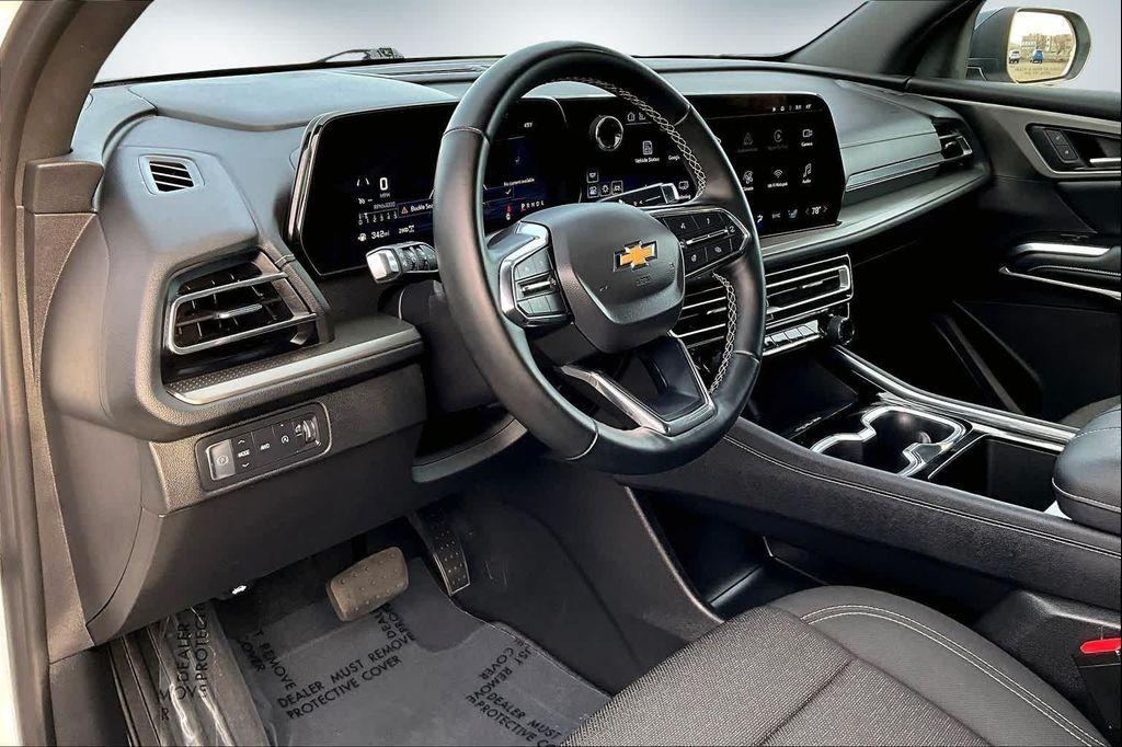 used 2025 Chevrolet Traverse car, priced at $37,578