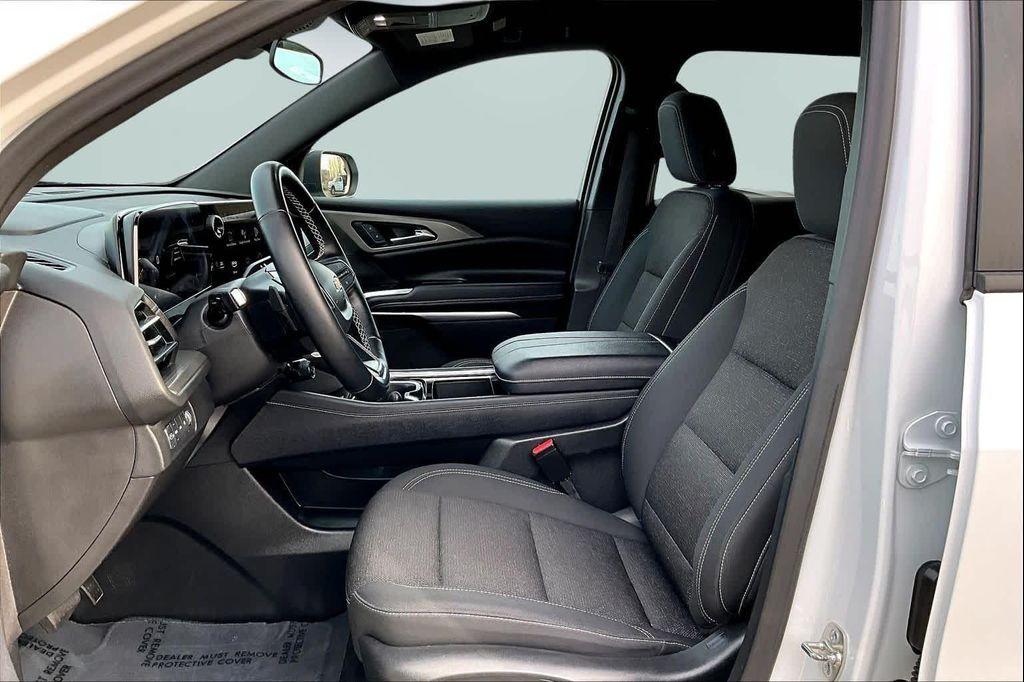 used 2025 Chevrolet Traverse car, priced at $37,578