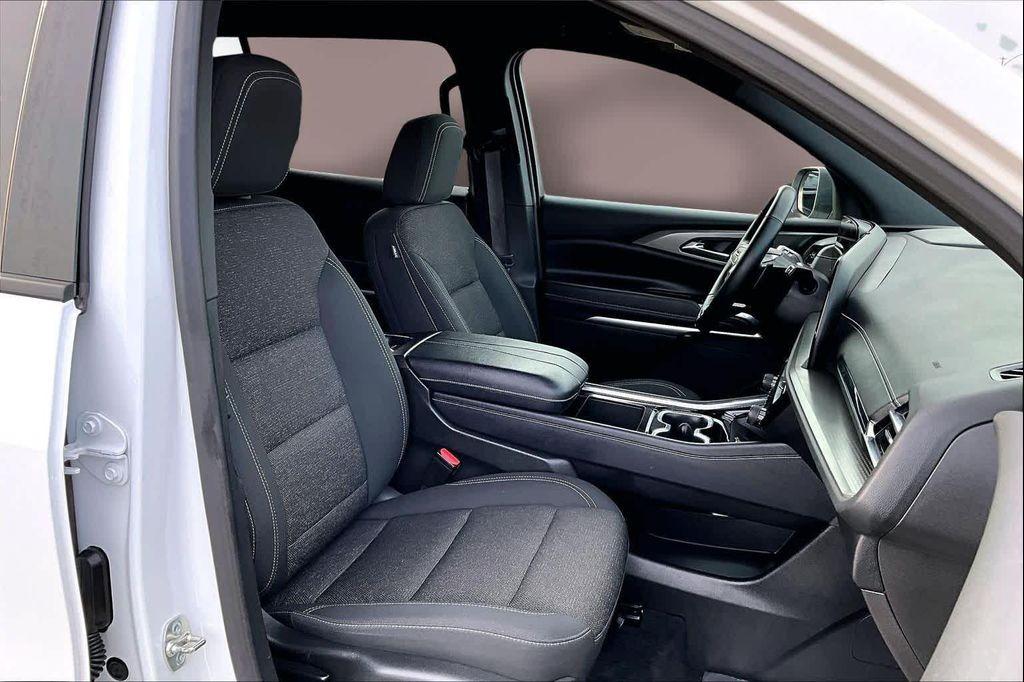 used 2025 Chevrolet Traverse car, priced at $37,578