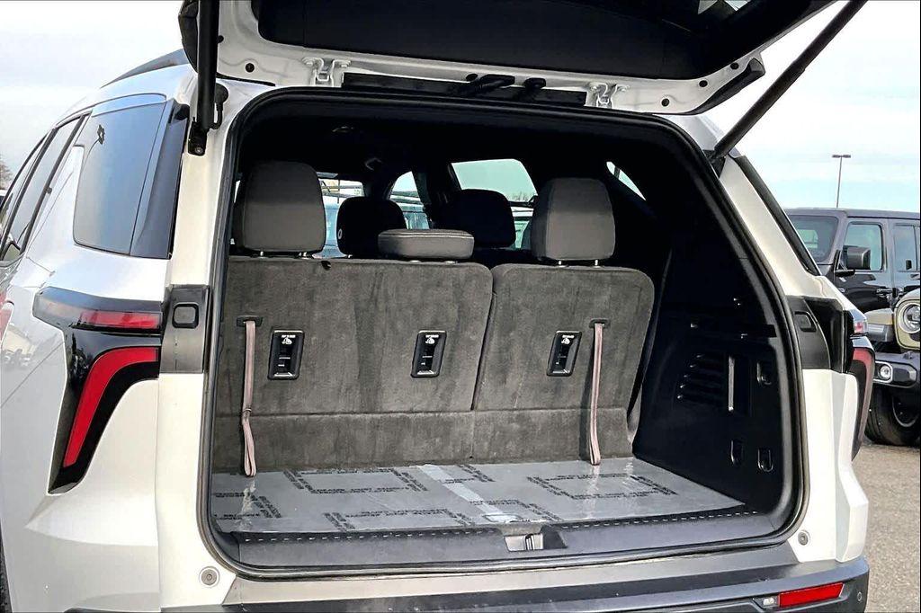 used 2025 Chevrolet Traverse car, priced at $37,578