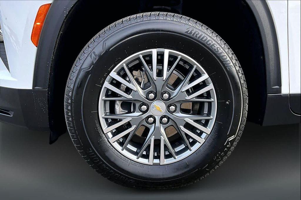 used 2025 Chevrolet Traverse car, priced at $37,578