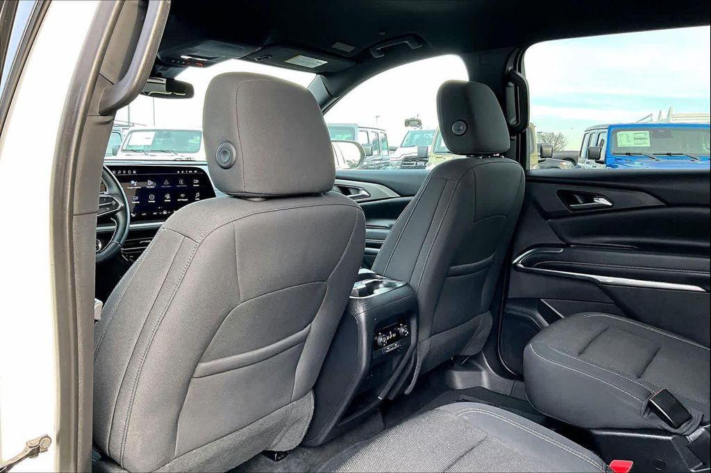 used 2025 Chevrolet Traverse car, priced at $37,578