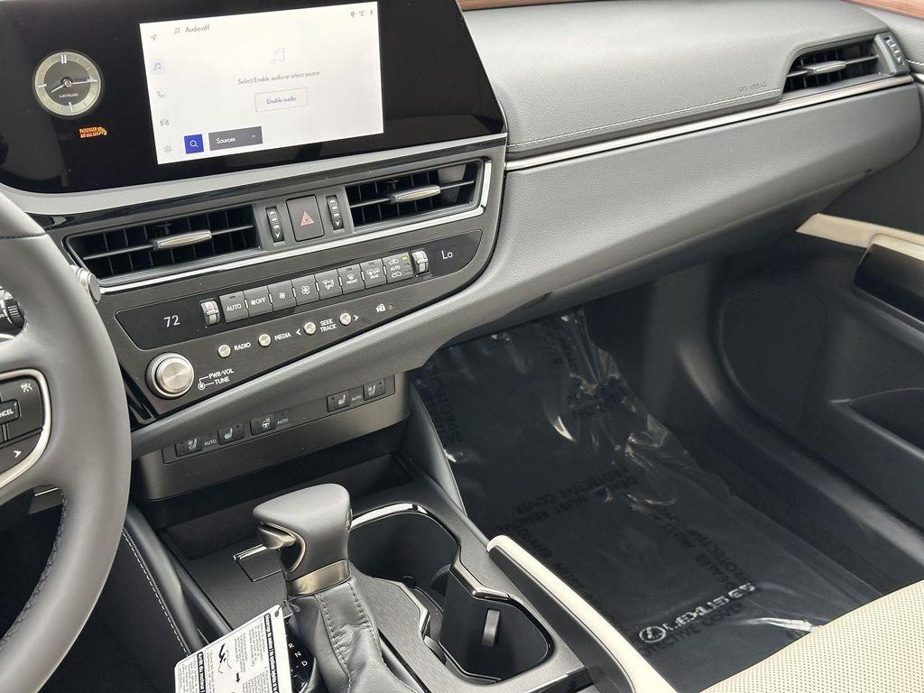 new 2025 Lexus ES 300h car, priced at $51,394