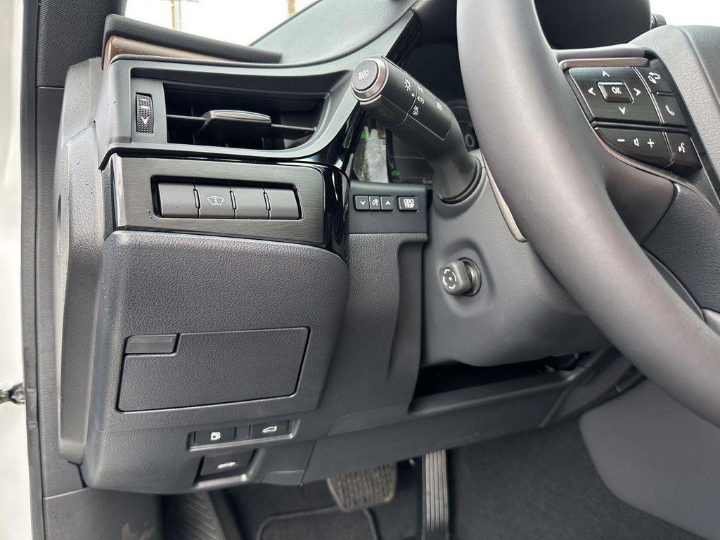 new 2025 Lexus ES 300h car, priced at $51,499