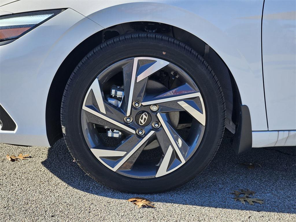 new 2025 Hyundai Elantra car, priced at $25,229