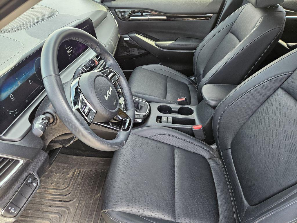 used 2025 Kia Seltos car, priced at $27,811