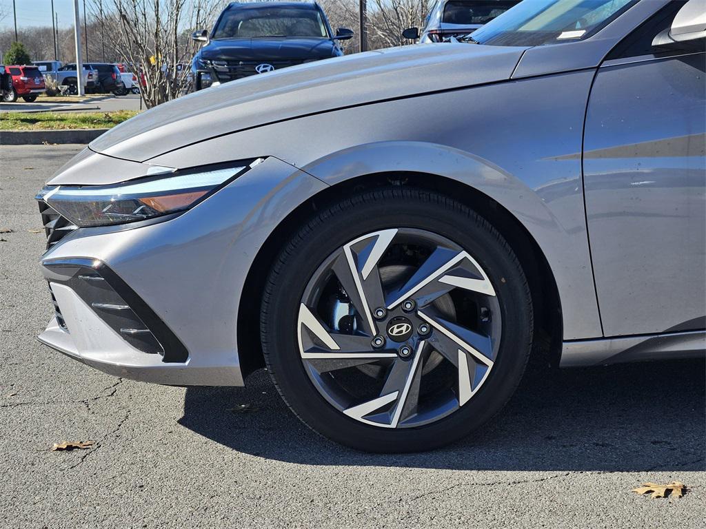 new 2025 Hyundai Elantra car, priced at $25,554