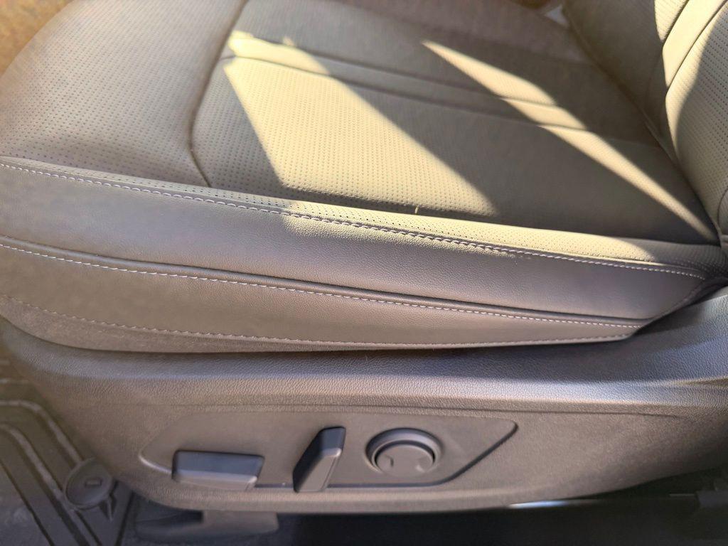 new 2026 Kia Sorento car, priced at $33,182