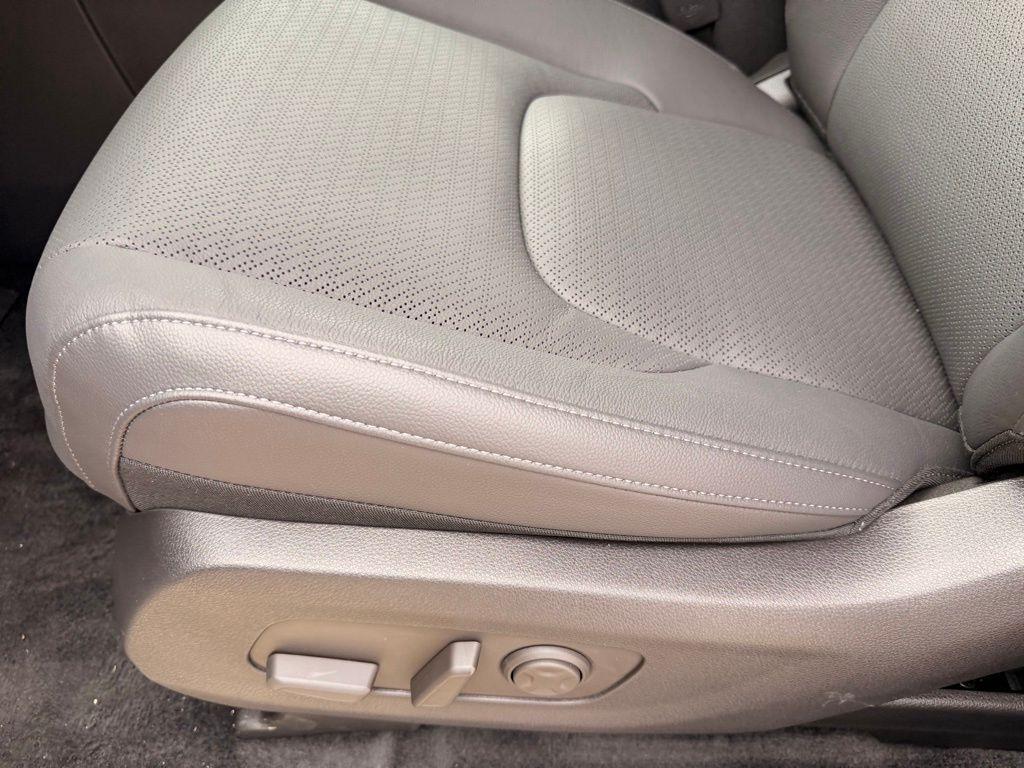 new 2026 Kia Carnival Hybrid car, priced at $53,604