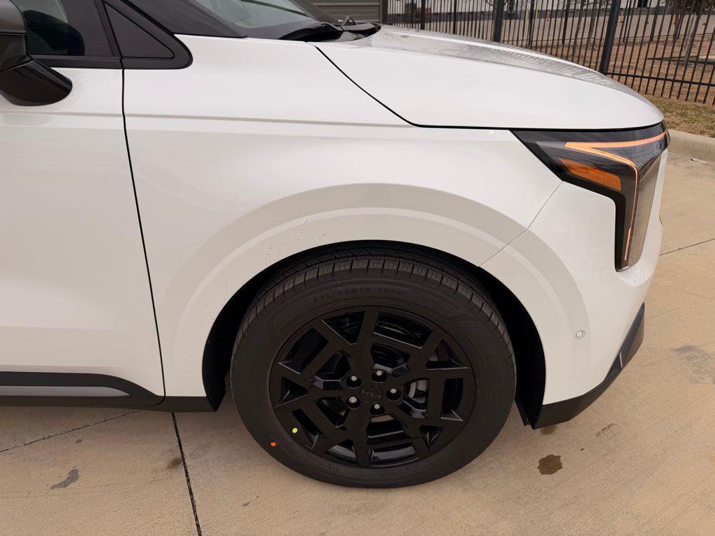 new 2026 Kia Carnival Hybrid car, priced at $53,604