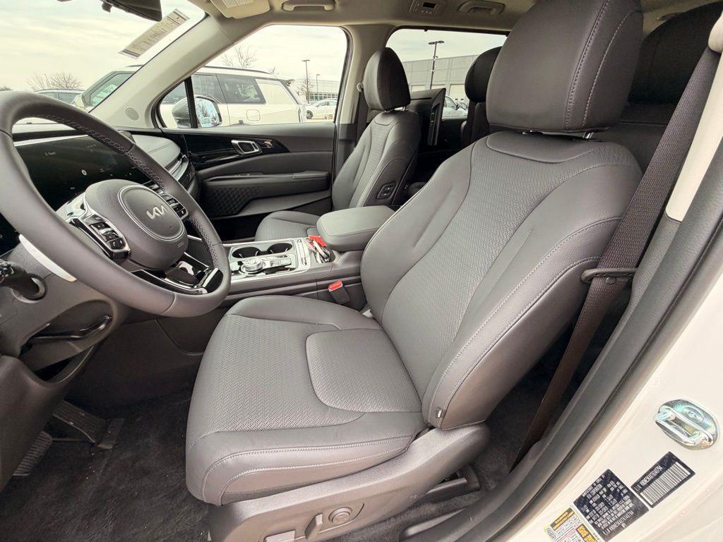 new 2026 Kia Carnival Hybrid car, priced at $53,604