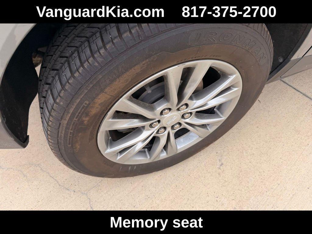 used 2023 Cadillac XT5 car, priced at $25,995