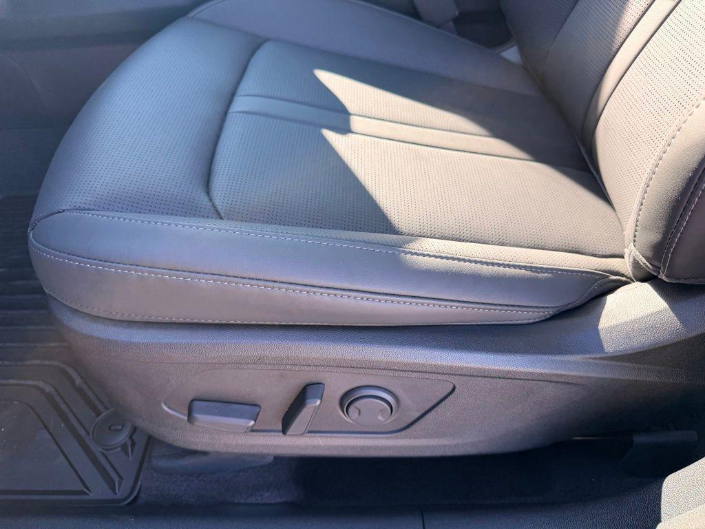 new 2026 Kia Sorento car, priced at $34,532