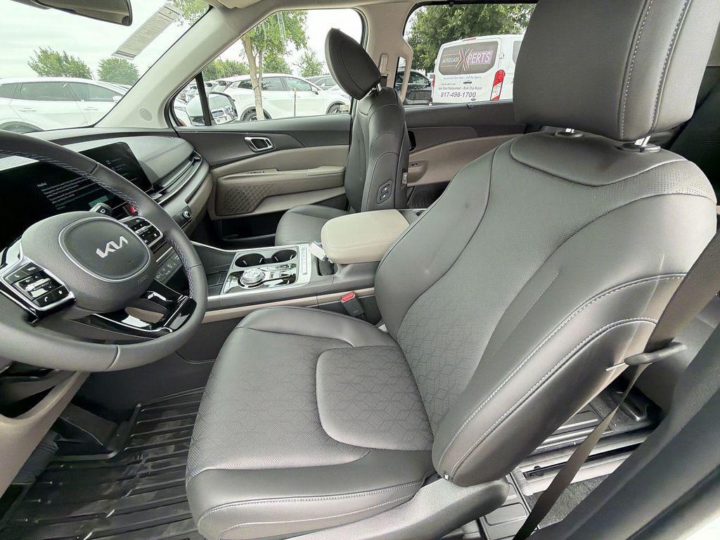 new 2026 Kia Carnival Hybrid car, priced at $42,689