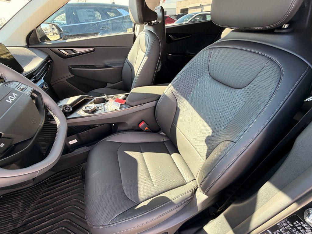 new 2025 Kia EV6 car, priced at $39,899
