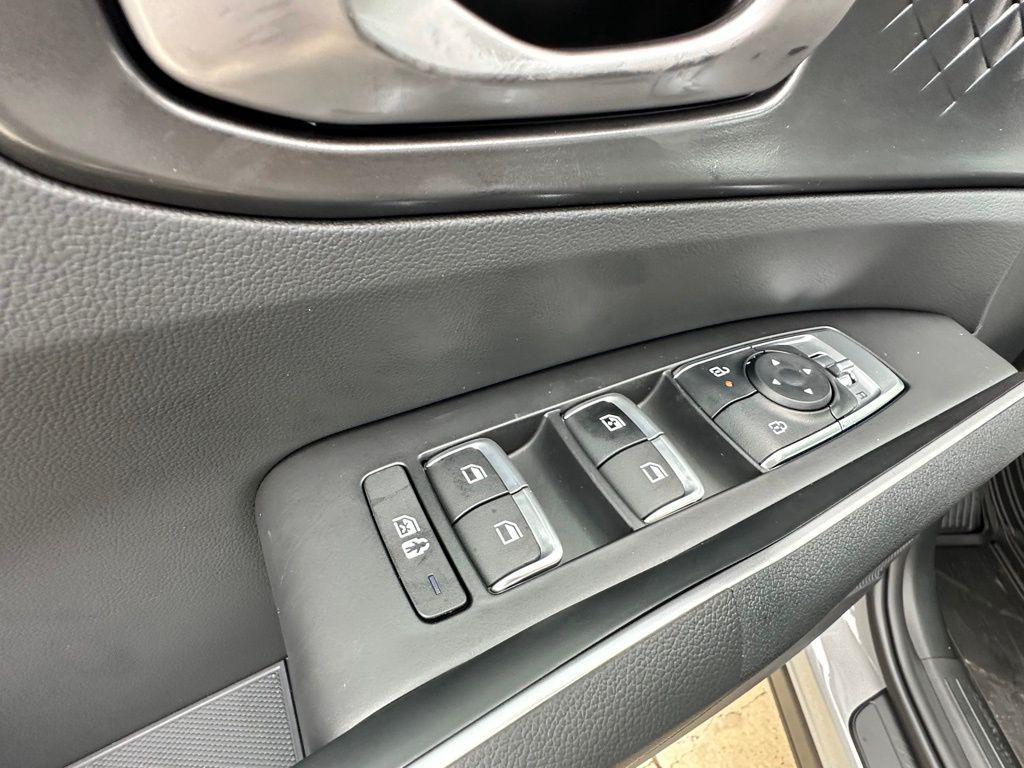 new 2026 Kia Sorento car, priced at $33,438