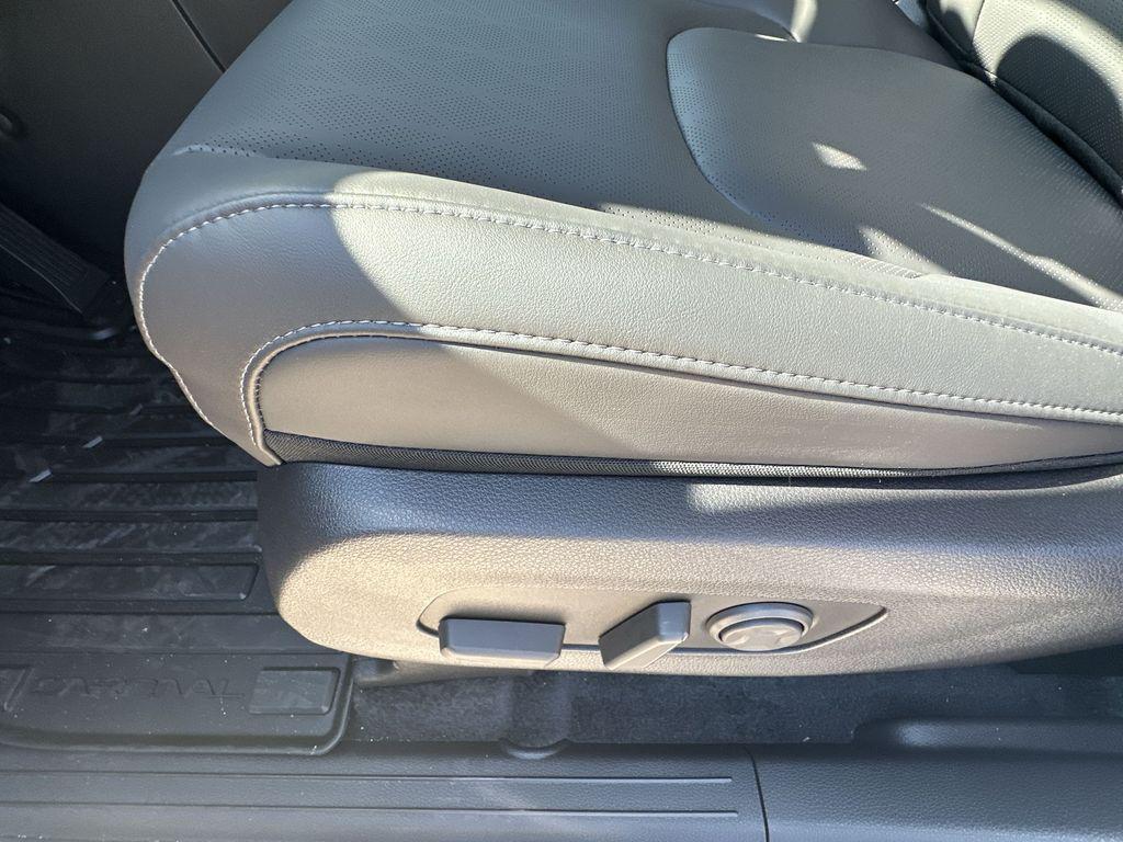 new 2026 Kia Carnival Hybrid car, priced at $40,971