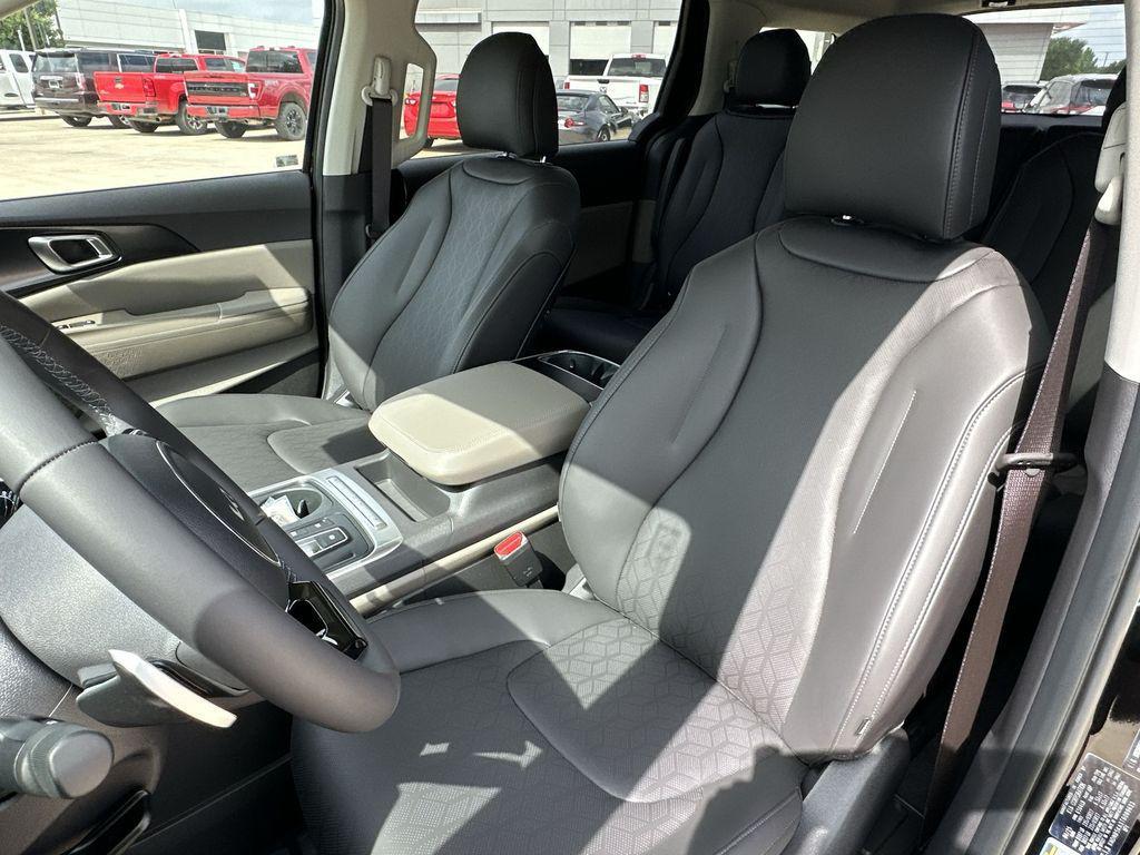 new 2026 Kia Carnival Hybrid car, priced at $38,662