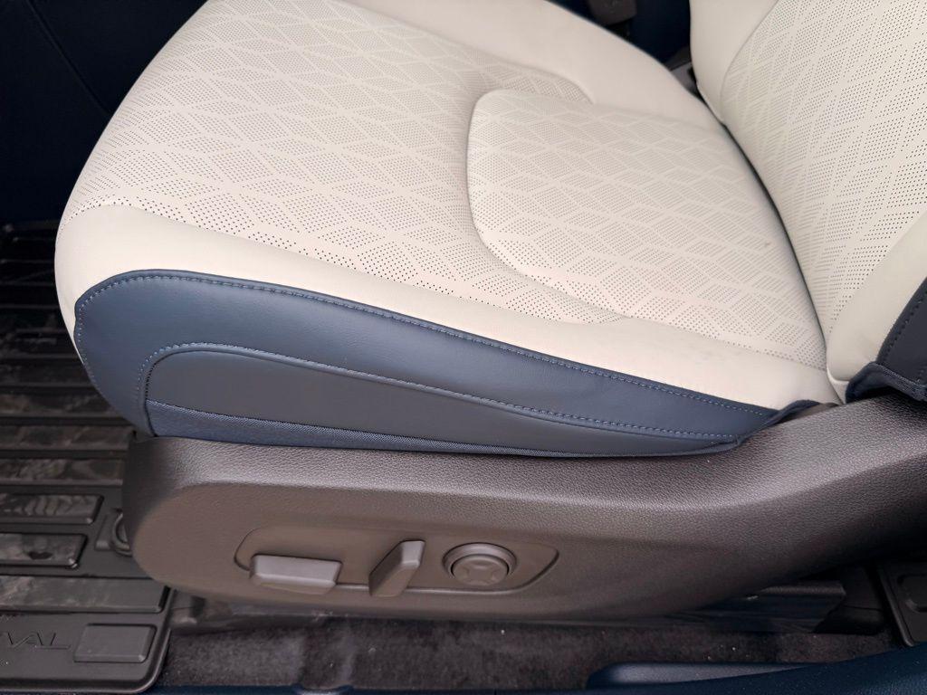 new 2026 Kia Carnival Hybrid car, priced at $40,340