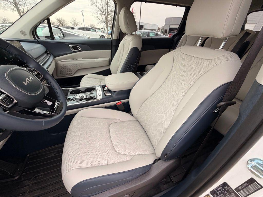 new 2026 Kia Carnival Hybrid car, priced at $40,340