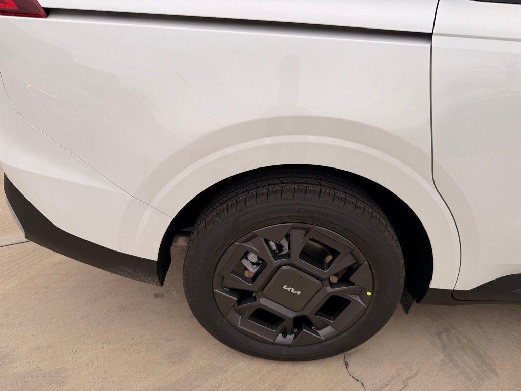 new 2026 Kia Carnival Hybrid car, priced at $40,340