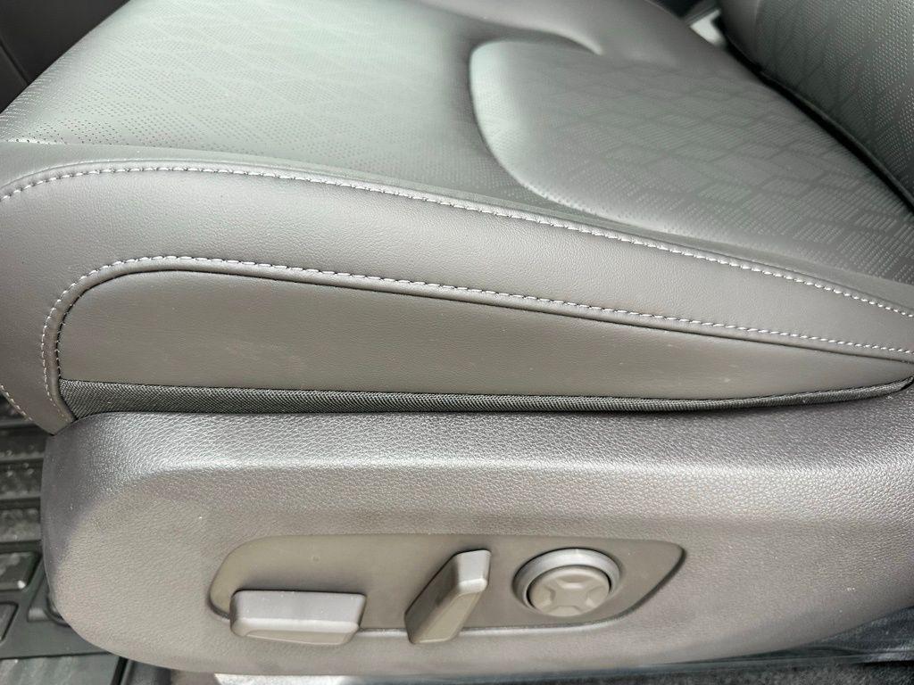 new 2026 Kia Carnival Hybrid car, priced at $42,362