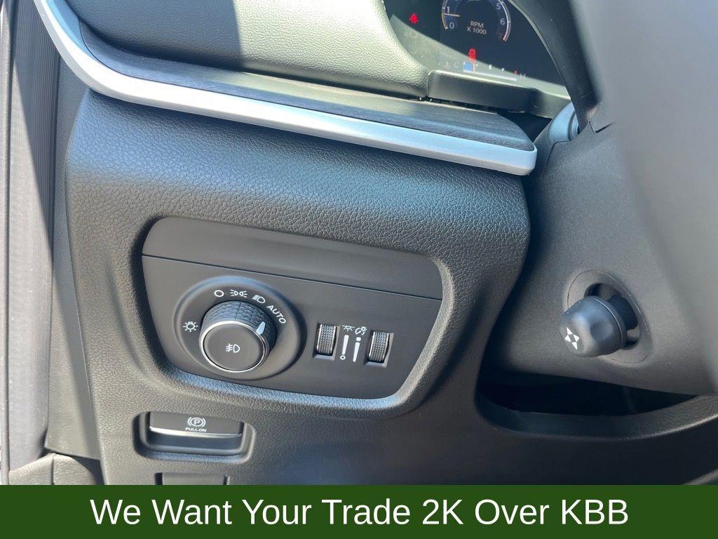 new 2025 Jeep Grand Cherokee car, priced at $47,900