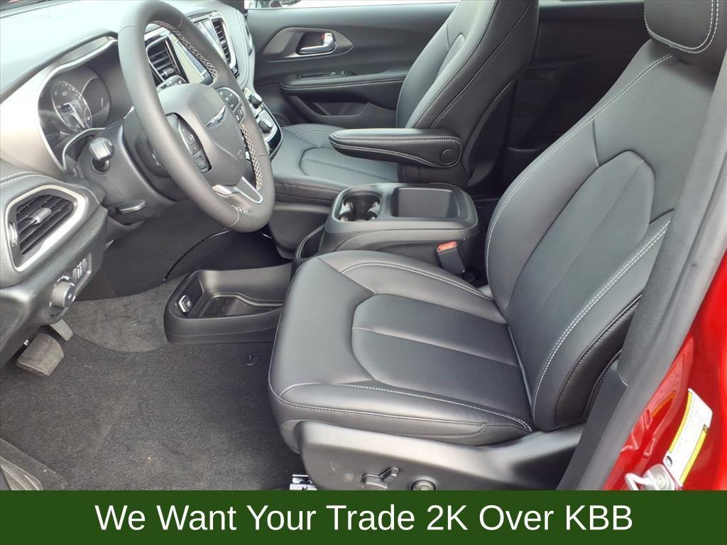 new 2026 Chrysler Pacifica car, priced at $44,344