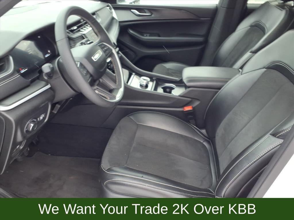 used 2024 Jeep Grand Cherokee car, priced at $32,623