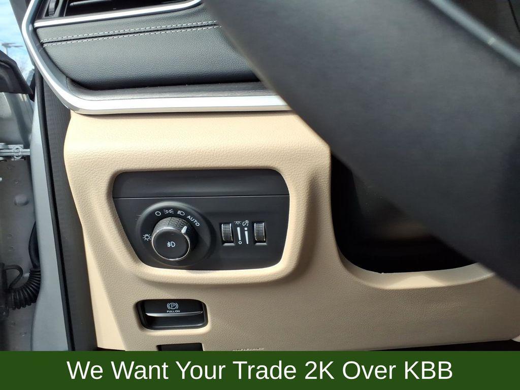 used 2023 Jeep Grand Cherokee car, priced at $39,107