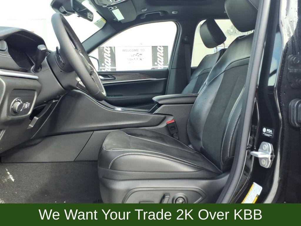 new 2026 Jeep Grand Cherokee car, priced at $45,900