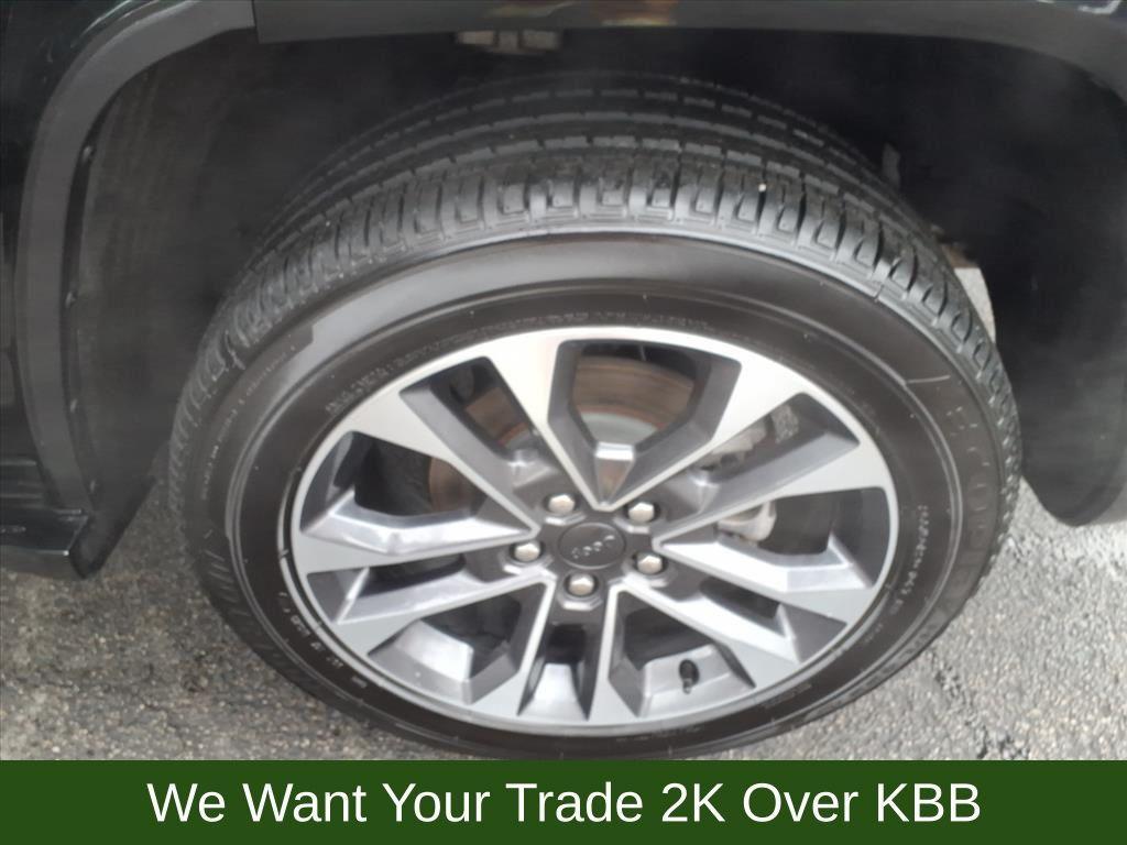 used 2025 Jeep Grand Cherokee car, priced at $49,497