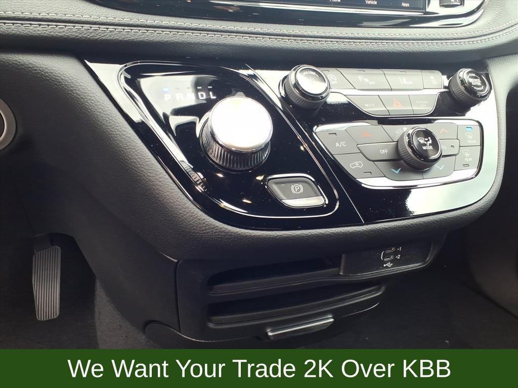 new 2026 Chrysler Pacifica car, priced at $43,079