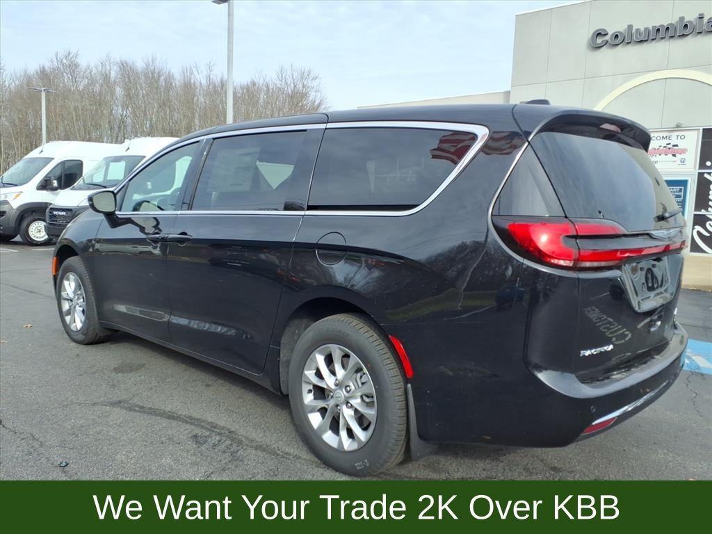 new 2026 Chrysler Pacifica car, priced at $43,913