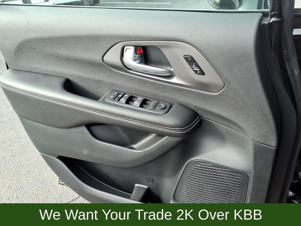 new 2026 Chrysler Pacifica car, priced at $43,913