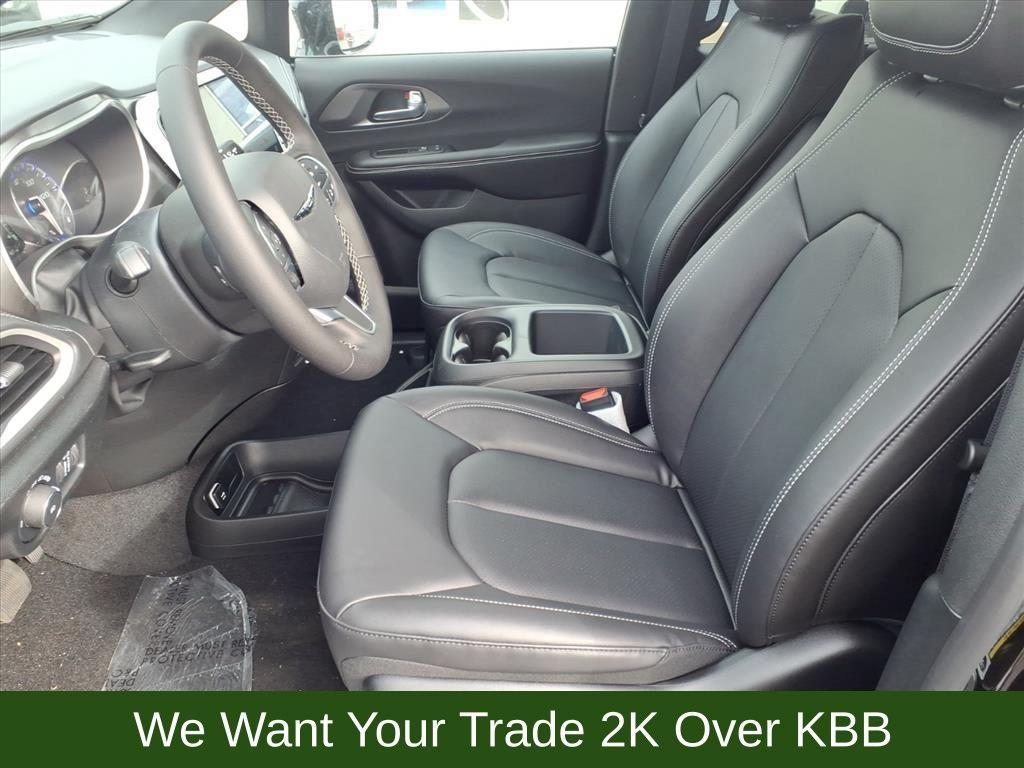 new 2026 Chrysler Pacifica car, priced at $43,913