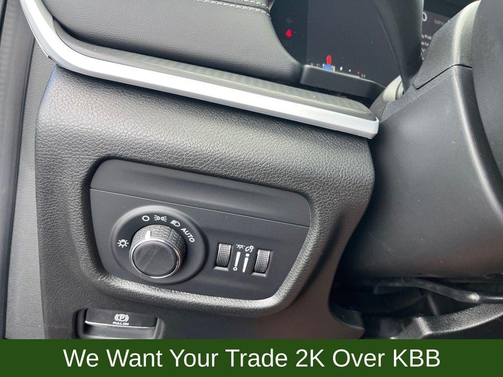 new 2025 Jeep Grand Cherokee car, priced at $43,650