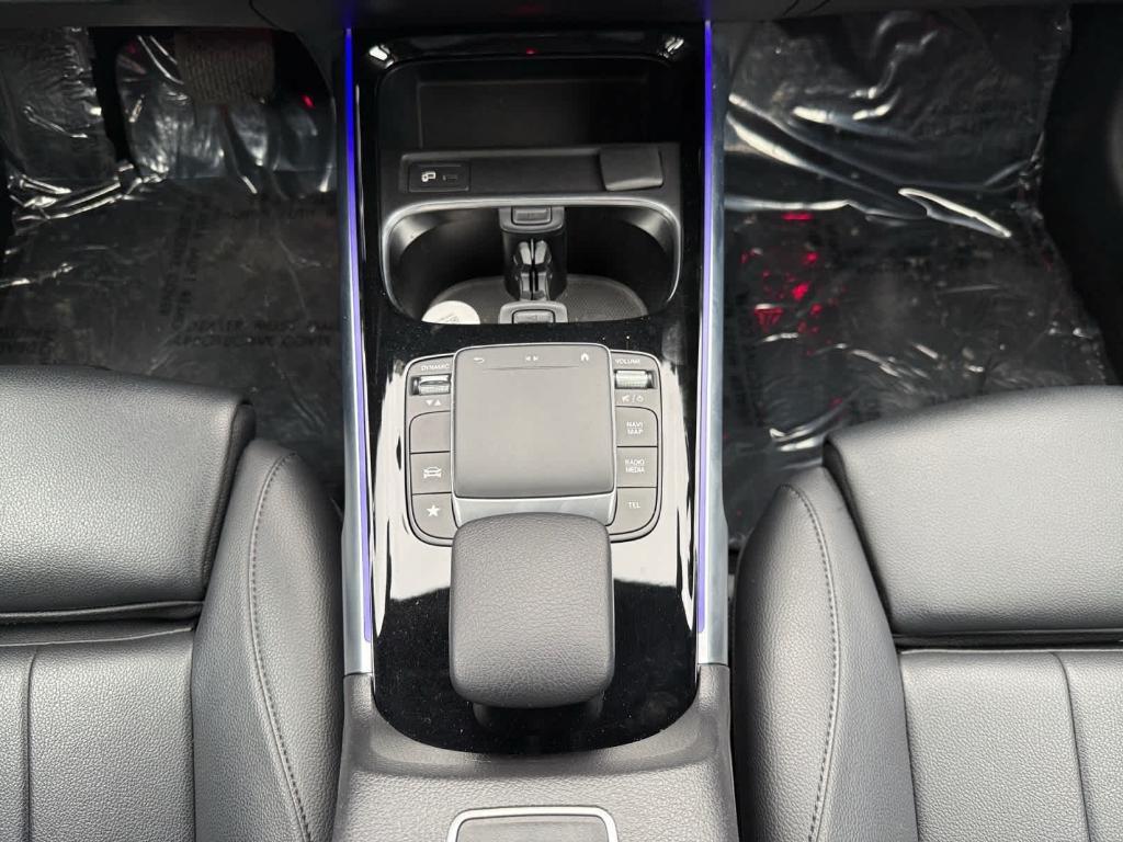 used 2022 Mercedes-Benz GLB 250 car, priced at $34,149