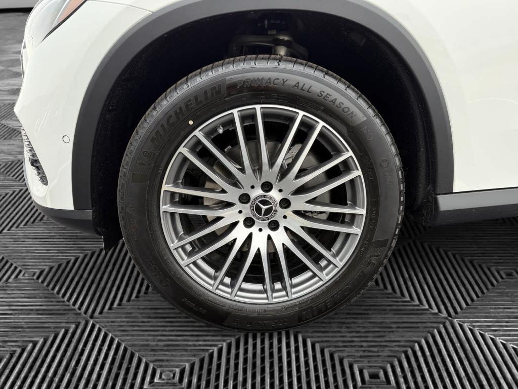 new 2026 Mercedes-Benz GLC 300 car, priced at $59,705