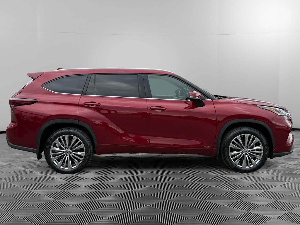 used 2024 Toyota Highlander Hybrid car, priced at $48,995