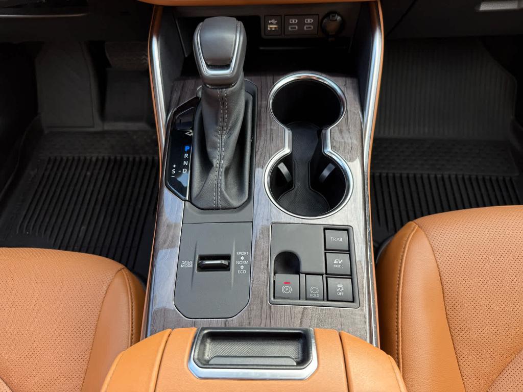 used 2024 Toyota Highlander Hybrid car, priced at $48,995