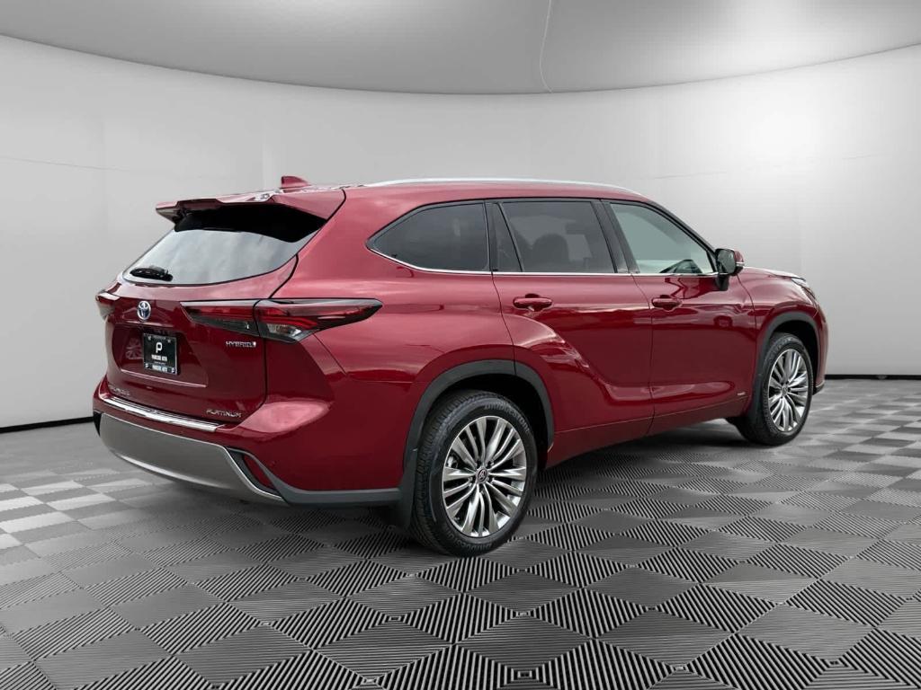 used 2024 Toyota Highlander Hybrid car, priced at $48,995
